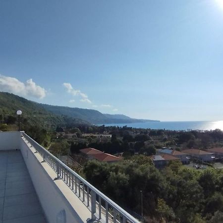 Hotel La Giara Дзамброне Екстериор снимка