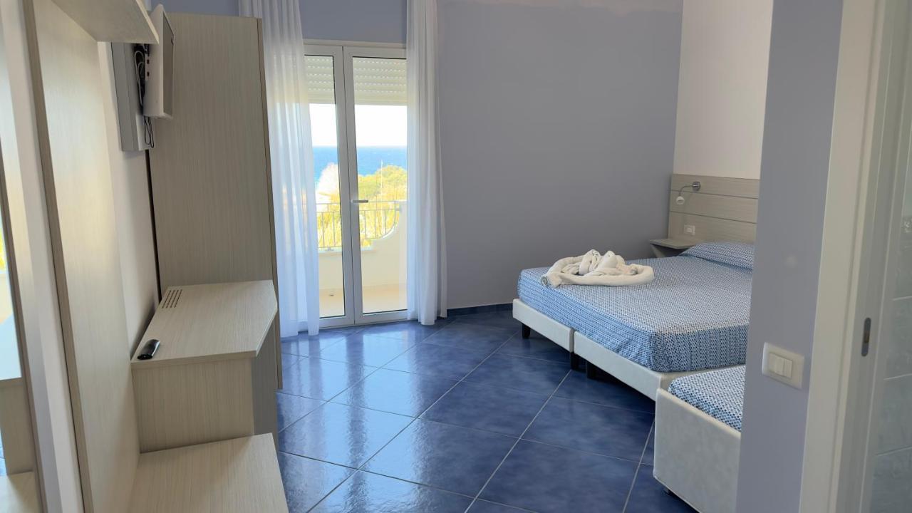 Hotel La Giara Дзамброне Екстериор снимка