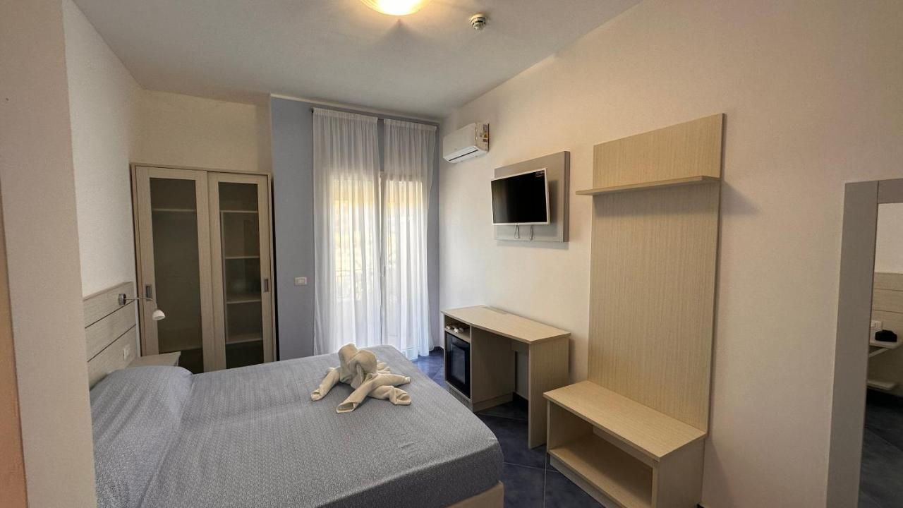 Hotel La Giara Дзамброне Екстериор снимка