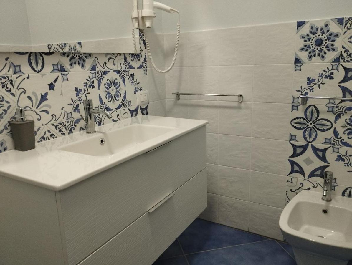Hotel La Giara Дзамброне Екстериор снимка