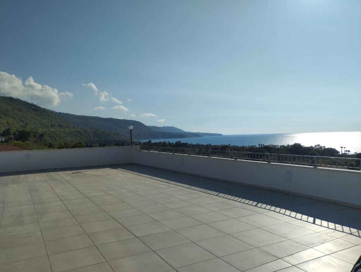 Hotel La Giara Дзамброне Екстериор снимка