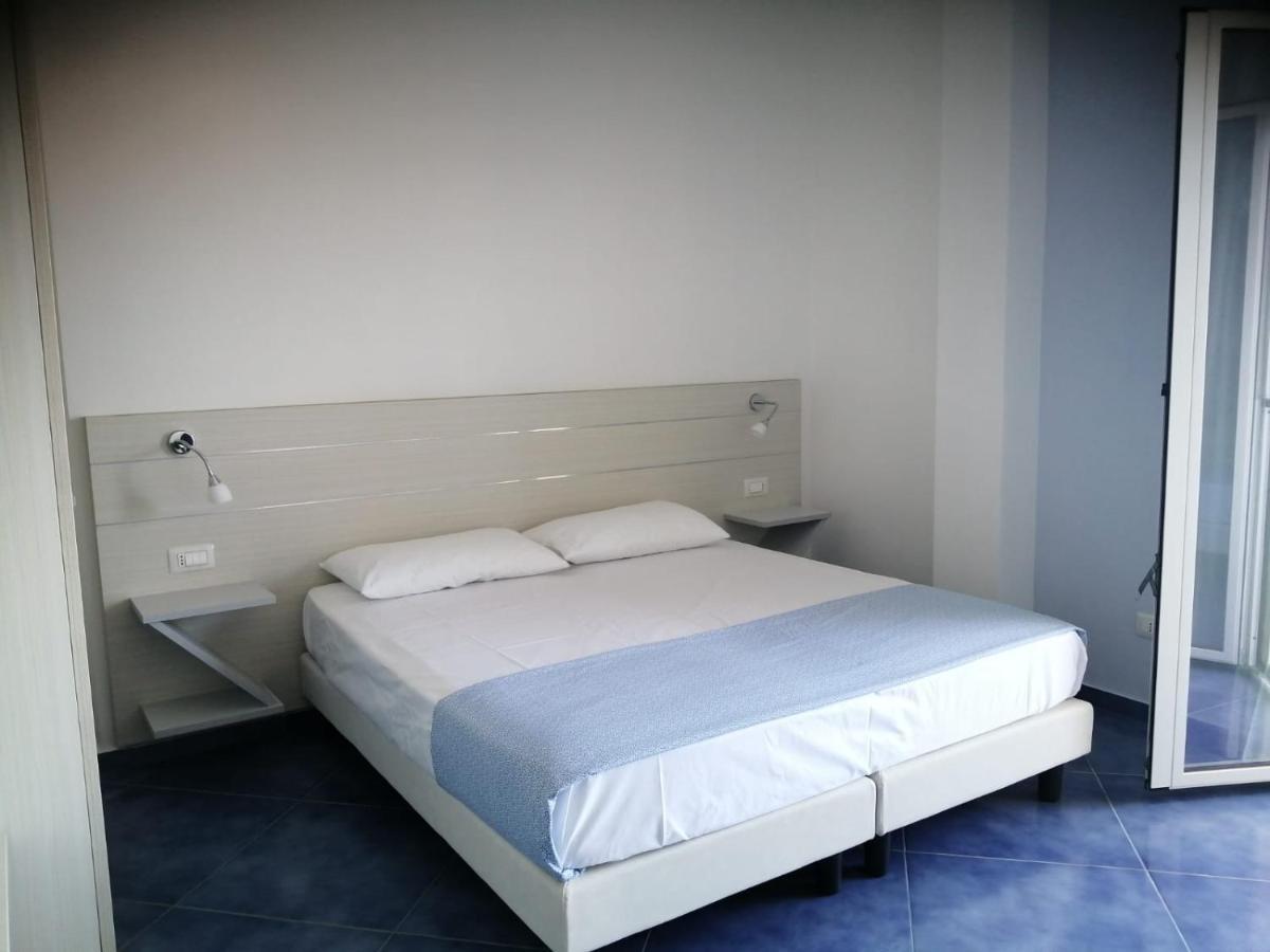 Hotel La Giara Дзамброне Екстериор снимка